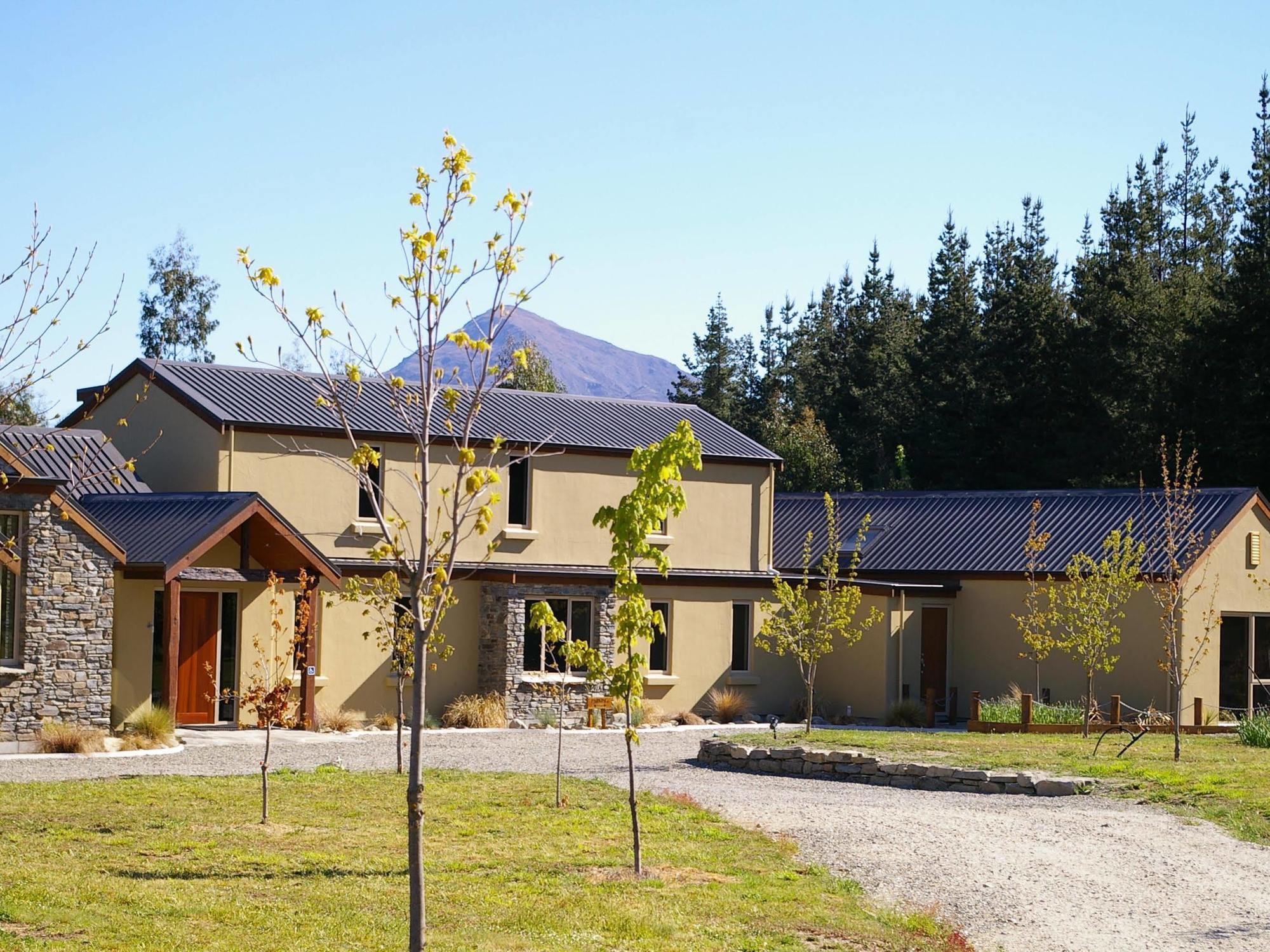 Maple Lodge Luxury Bed & Breakfast Albert Town Exterior photo